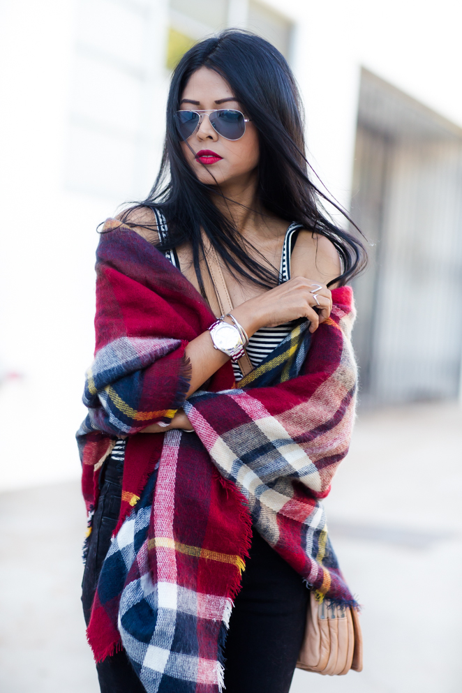 OversizePlaidScarf_FlareCroppedJeans_MaisonJules_NineWestJuJujaHeels-3